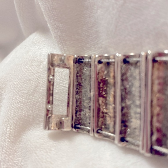 Premier Designs Cuff Bracelet Silvertone with Magnetic Clasp - Picture 4 of 7